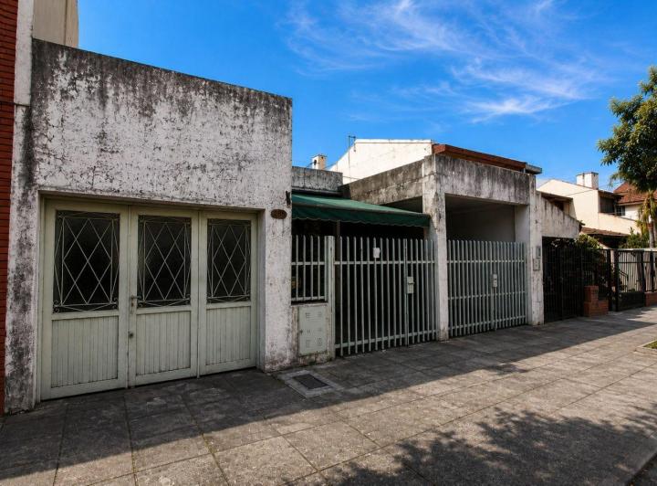 Casa · 90m² · 3 Ambientes · 4 Cocheras