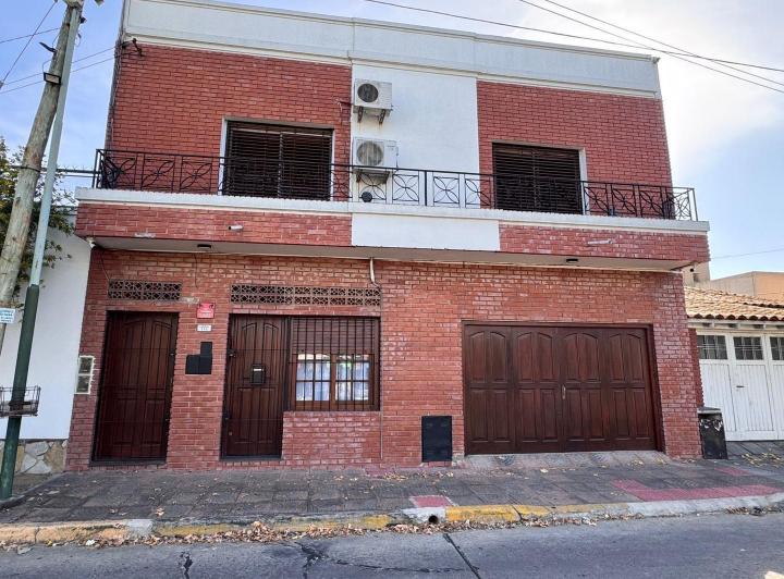 Casa · 180m² · 5 Ambientes · 1 Cochera