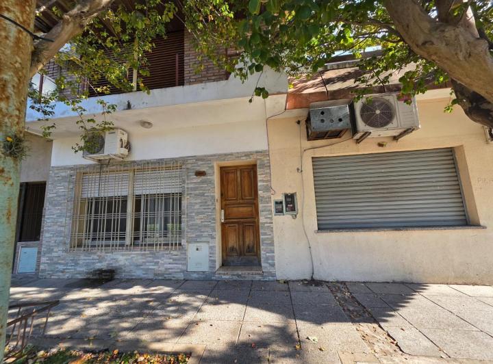 Casa · 180m² · 4 Ambientes · 1 Cochera