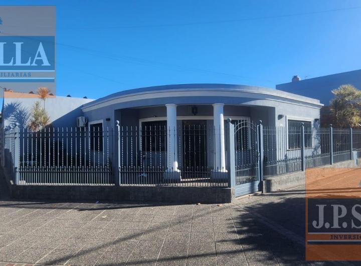Casa · 160m² · 3 Ambientes · 2 Cocheras