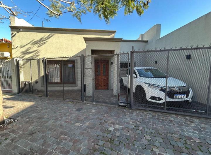 Casa · 130m² · 3 Ambientes · 1 Cochera