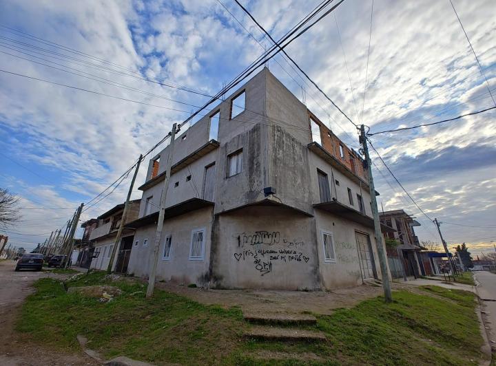 Casa · 585m² · 3 Ambientes · 1 Cochera