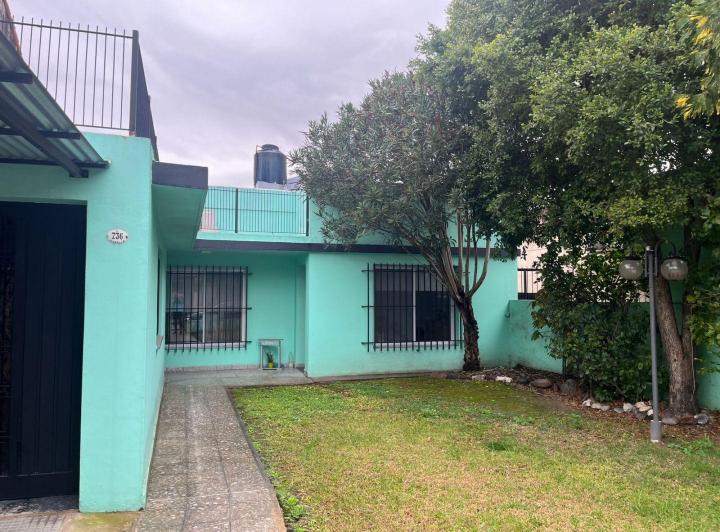 Casa · 231m² · 5 Ambientes · 2 Cocheras