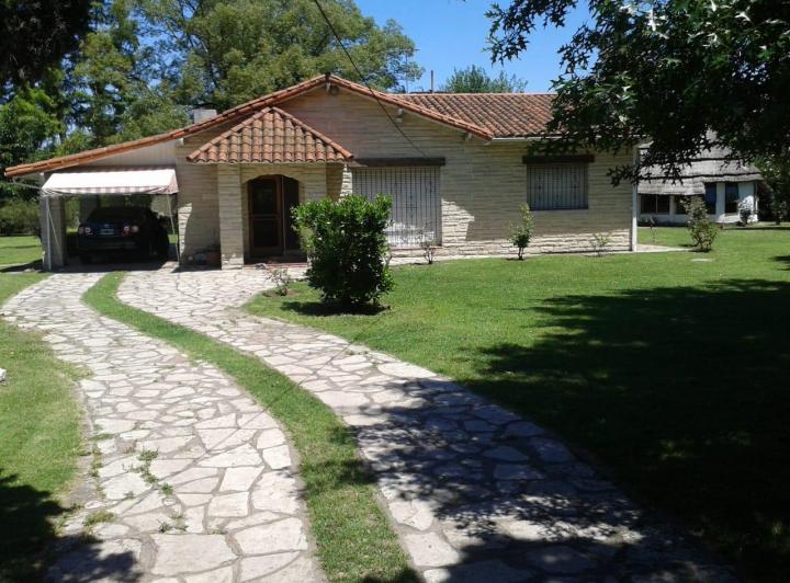 Casa · 250m² · 4 Ambientes · 5 Cocheras