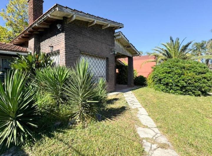 Casa · 125m² · 2 Ambientes · 3 Cocheras