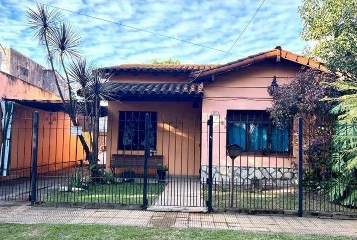 Casa · 90m² · 3 Dormitorios · 3 Cocheras