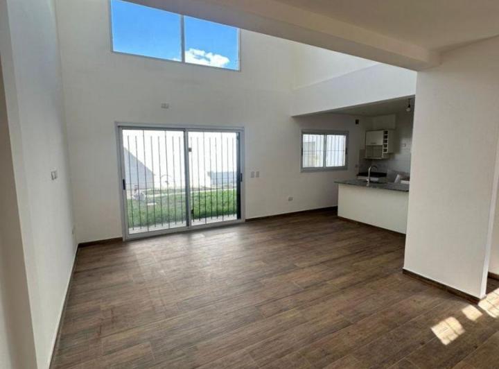 Casa · 87m² · 3 Ambientes · 1 Cochera