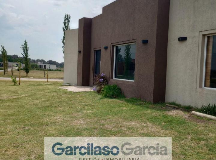 Casa · 250m² · 5 Ambientes · 2 Cocheras