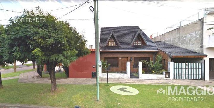 Casa · 171m² · 4 Ambientes · 1 Cochera