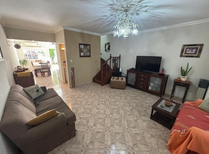 Casa · 93m² · 4 Ambientes · 1 Cochera