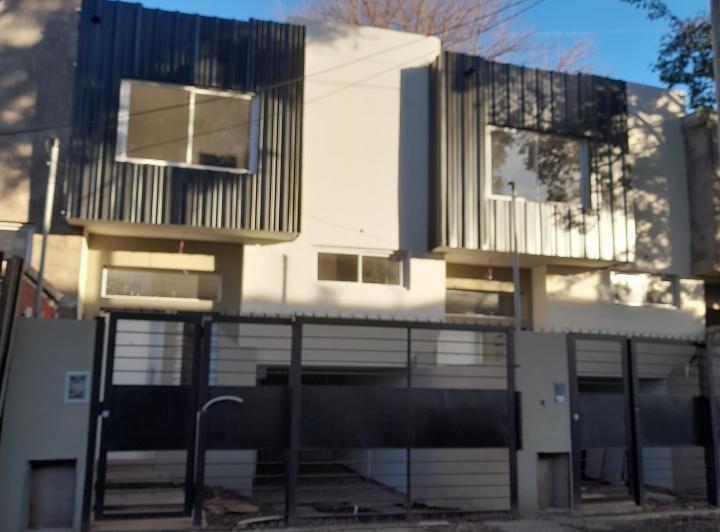 Casa · 100m² · 4 Ambientes · 1 Cochera