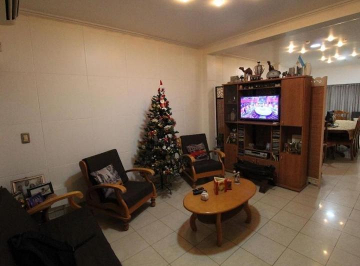 Casa · 180ha · 4 Ambientes · 1 Cochera