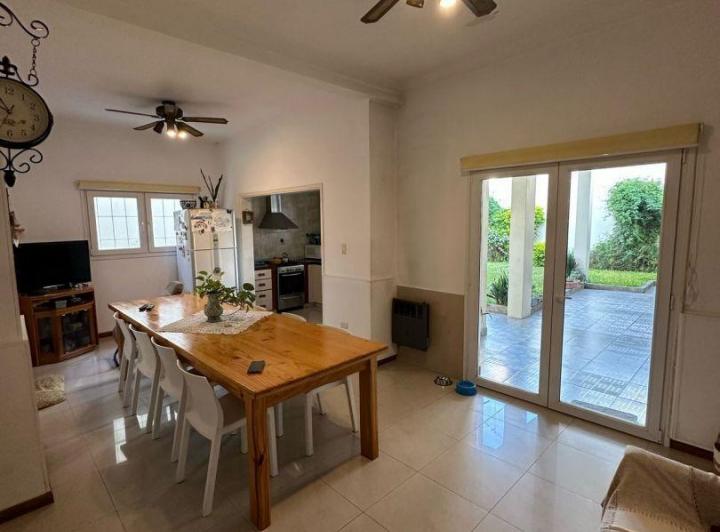 Casa · 280m² · 5 Ambientes · 3 Cocheras