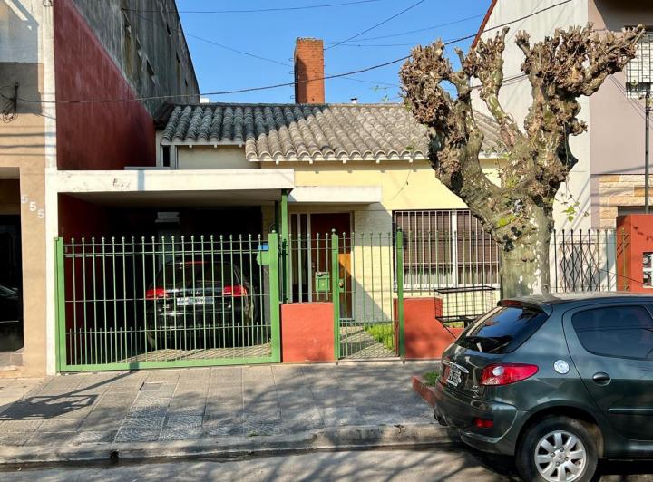 Casa · 235m² · 6 Ambientes · 1 Cochera