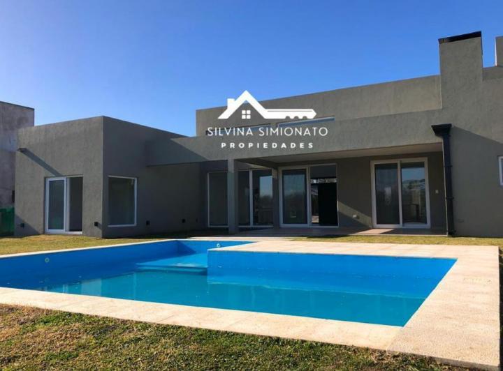 Casa · 220m² · 3 Dormitorios