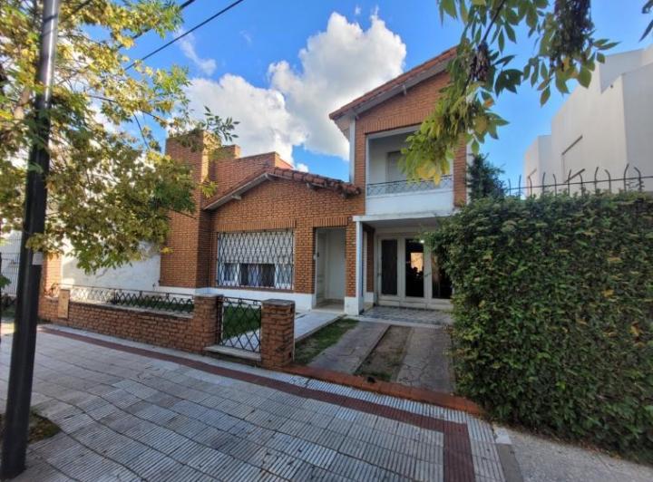 Casa · 120m² · 5 Ambientes · 1 Cochera
