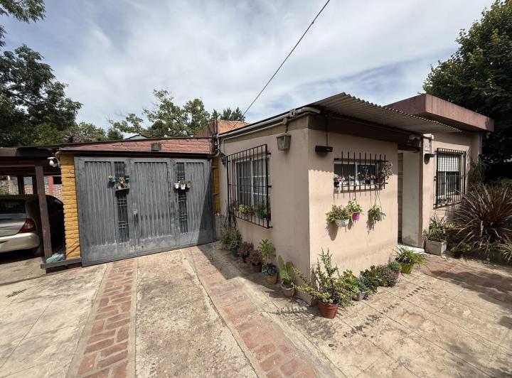 Casa · 75m² · 4 Ambientes · 2 Cocheras