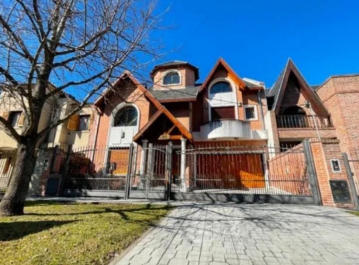 Casa · 234m² · 5 Ambientes