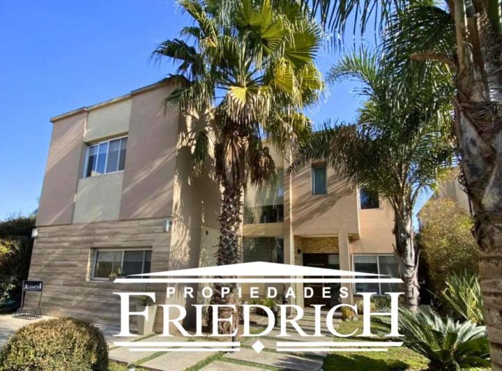 Casa · 250m² · 5 Ambientes · 5 Cocheras