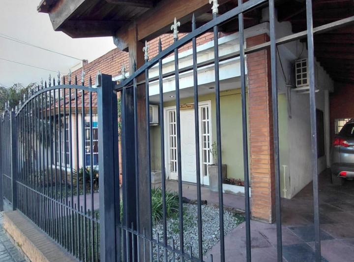 Casa · 150m² · 3 Ambientes · 2 Cocheras