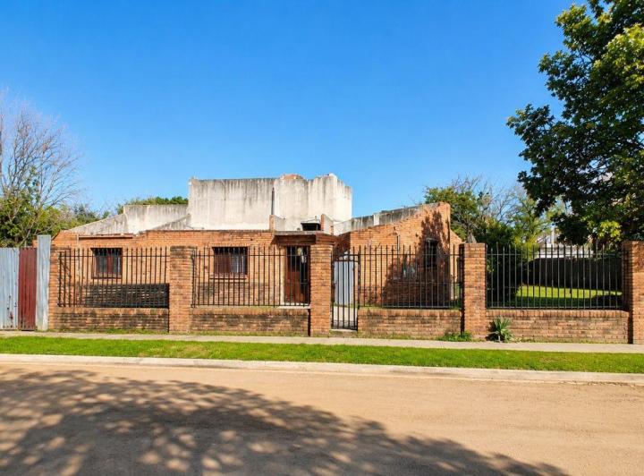 Casa · 250m² · 6 Ambientes · 2 Cocheras
