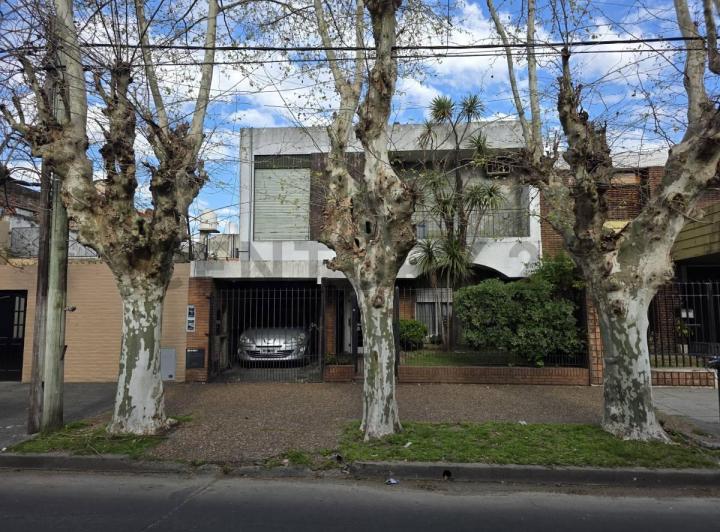 Casa · 170m² · 7 Ambientes · 1 Cochera