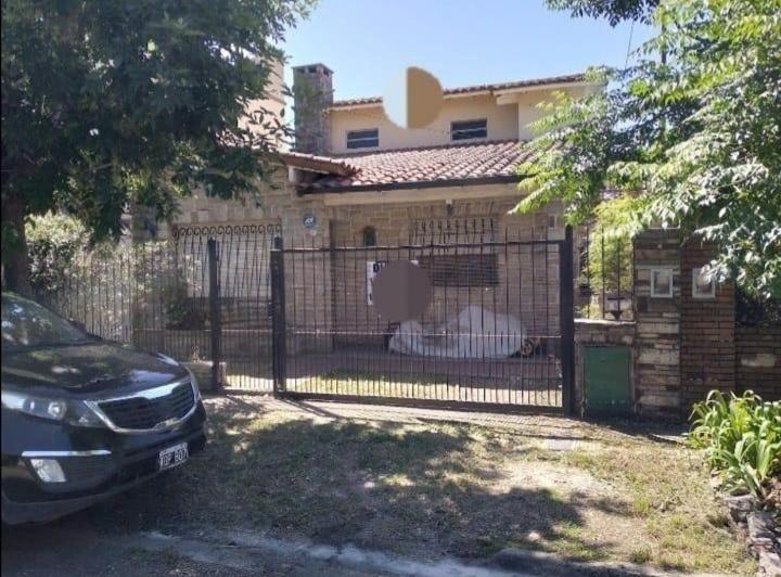 Casa · 150m² · 5 Ambientes · 3 Cocheras