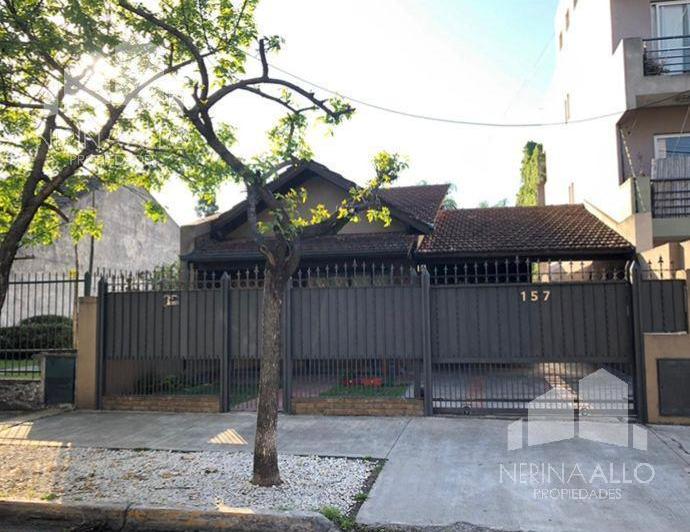 Casa · 235m² · 6 Ambientes