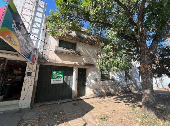 Casa · 50m² · 7 Ambientes · 1 Cochera
