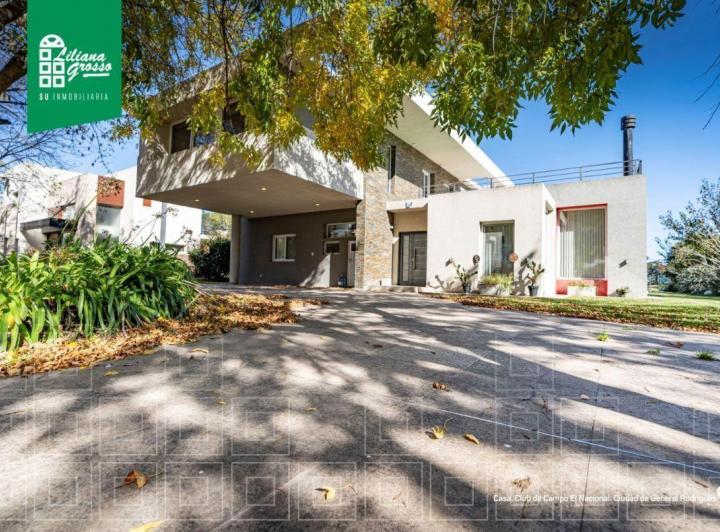 Casa · 248m² · 4 Ambientes · 2 Cocheras
