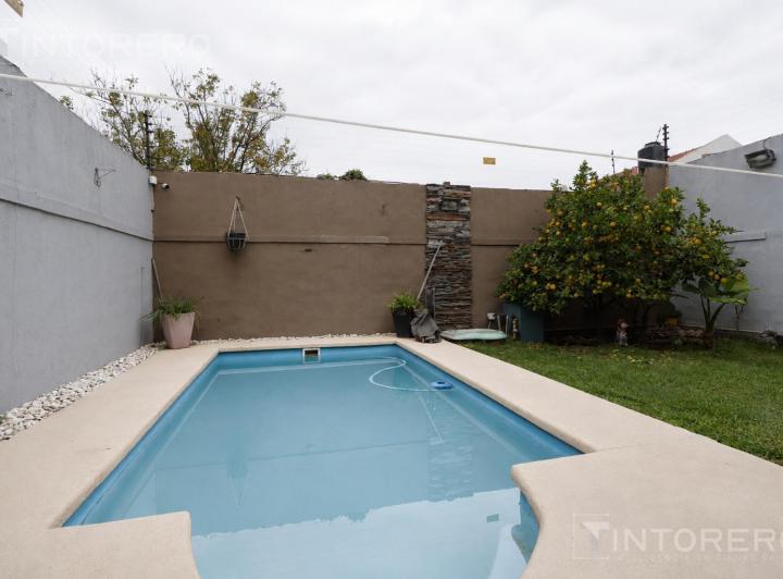 Casa · 250m² · 3 Ambientes · 2 Cocheras