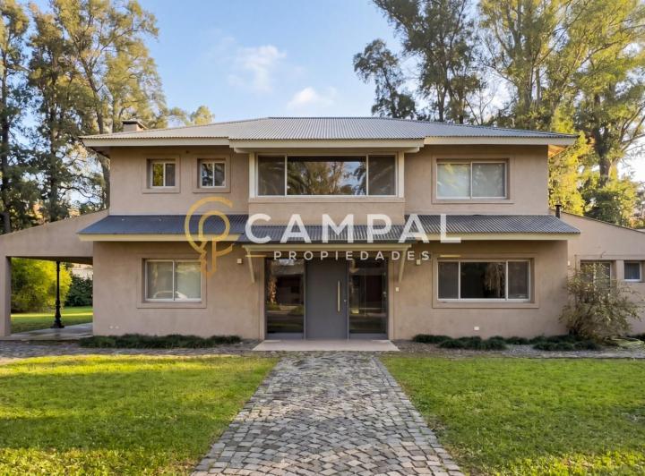 Casa · 320m² · 5 Ambientes · 2 Cocheras