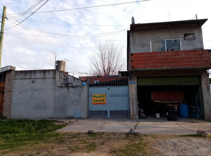 Casa · 250m² · 4 Dormitorios · 2 Cocheras