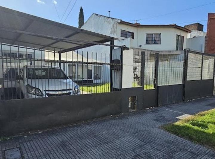 Casa · 80m² · 3 Ambientes · 2 Cocheras