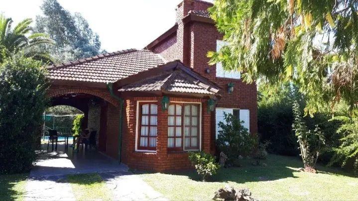 Casa · 180m² · 4 Ambientes · 2 Cocheras