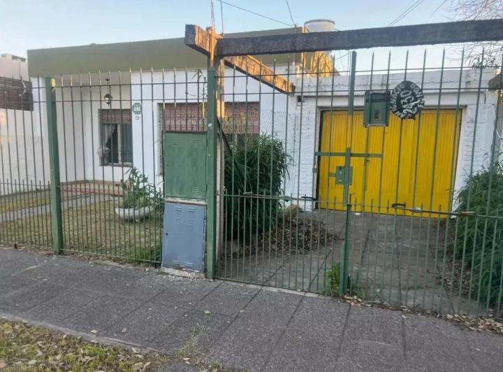 Casa · 300m² · 3 Ambientes · 2 Cocheras