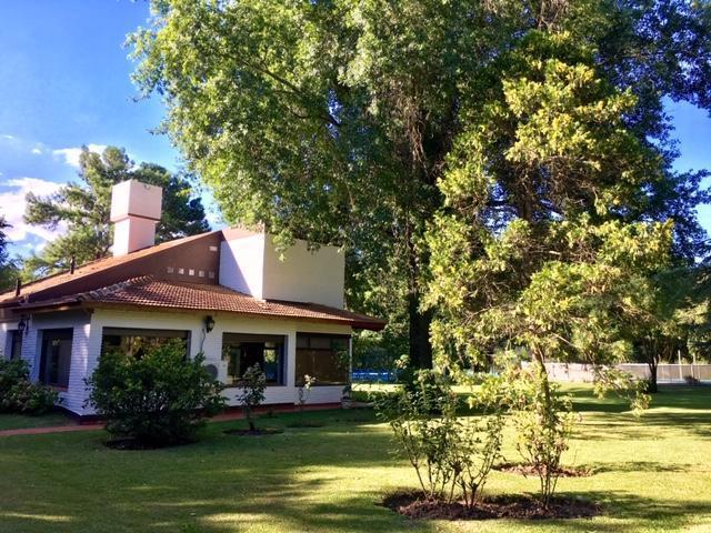 Casa · 231m² · 5 Ambientes · 4 Cocheras
