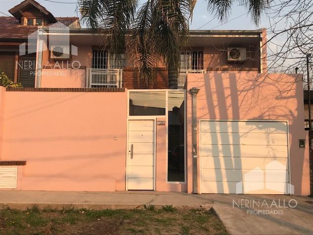 Casa · 220m² · 4 Ambientes · 1 Cochera