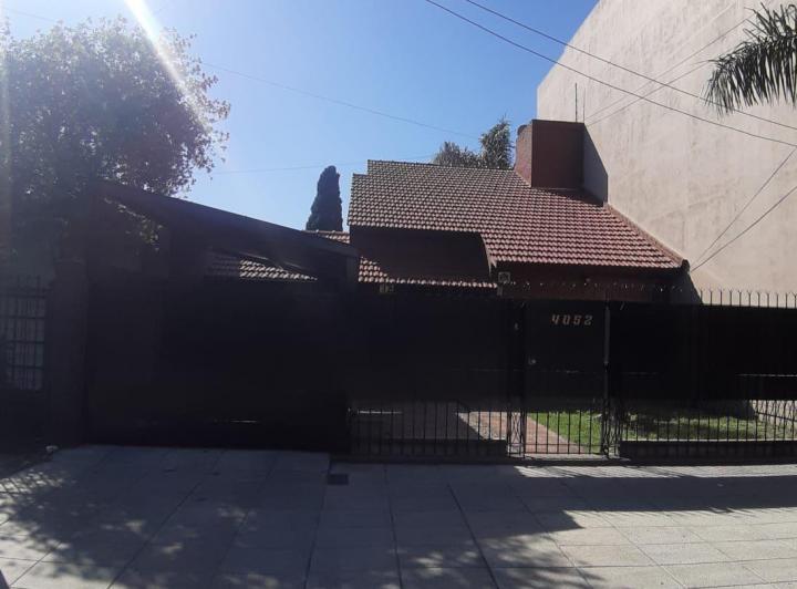 Casa · 200m² · 4 Ambientes · 2 Cocheras