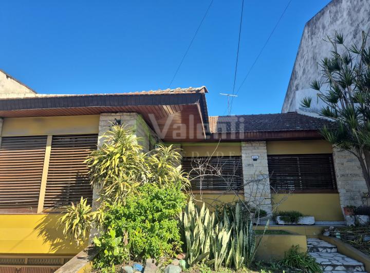 Casa · 184m² · 4 Ambientes · 2 Cocheras
