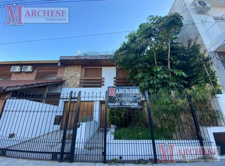 Casa · 220m² · 5 Ambientes · 1 Cochera