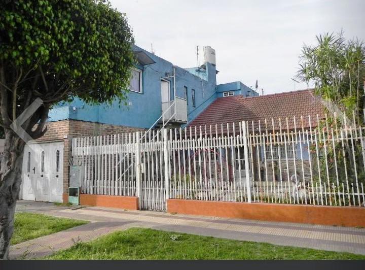 Casa · 160m² · 6 Ambientes · 4 Cocheras