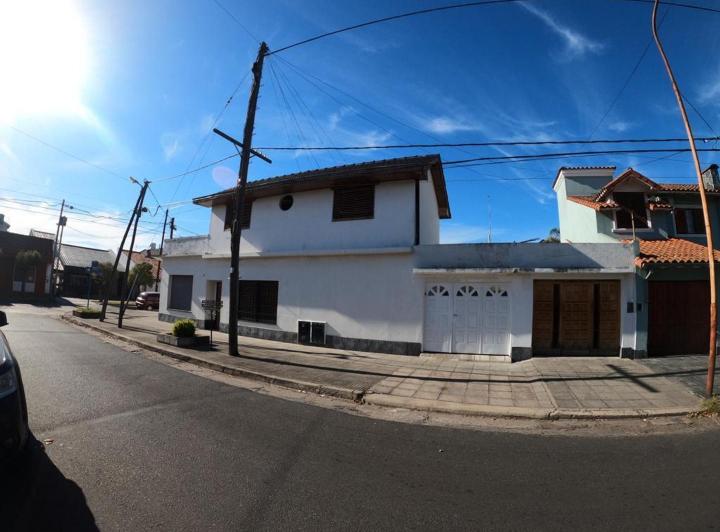Casa · 208m² · 6 Ambientes · 3 Cocheras