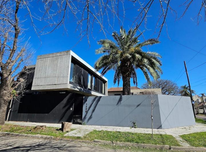 Casa · 140m² · 5 Ambientes · 2 Cocheras