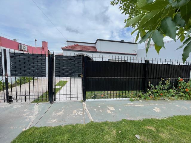 Casa · 410m² · 4 Ambientes · 2 Cocheras