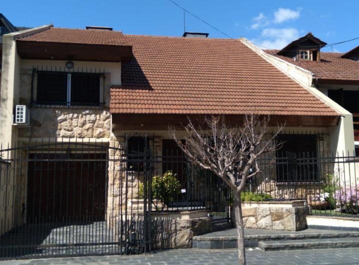 Casa · 280m² · 5 Ambientes · 3 Cocheras