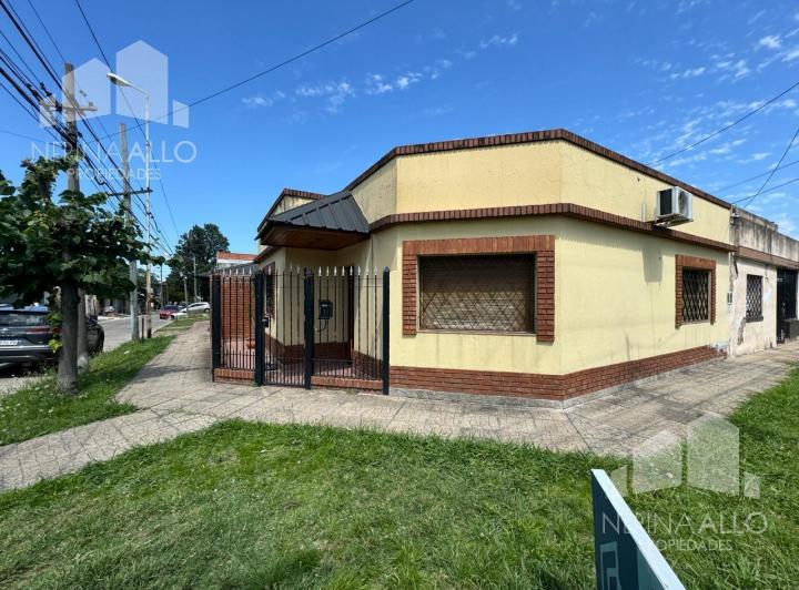 Casa · 75m² · 4 Ambientes · 2 Cocheras