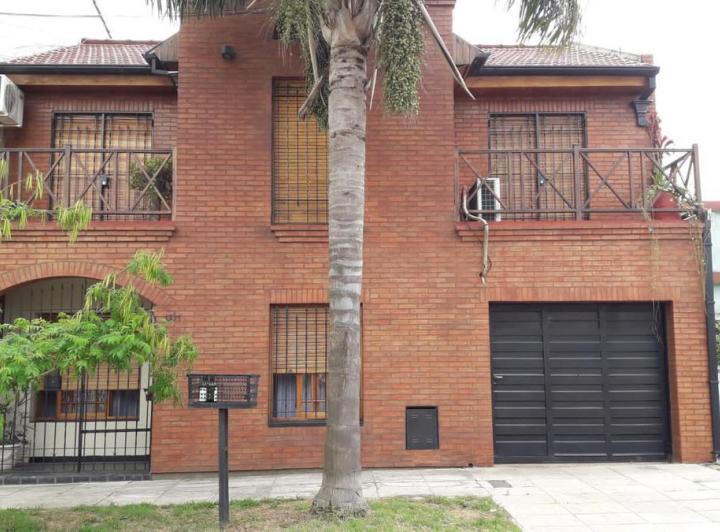Casa · 190m² · 5 Ambientes · 2 Cocheras