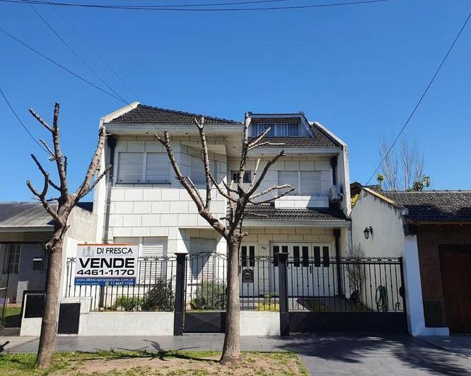 Casa · 195m² · 5 Ambientes · 3 Cocheras