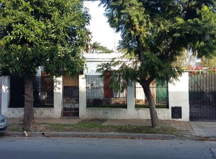 Casa · 250m² · 2 Dormitorios · 1 Cochera